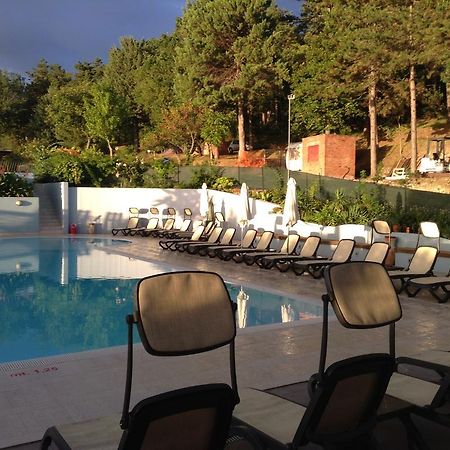 Camping Pineta Hotel Urbino Luaran gambar