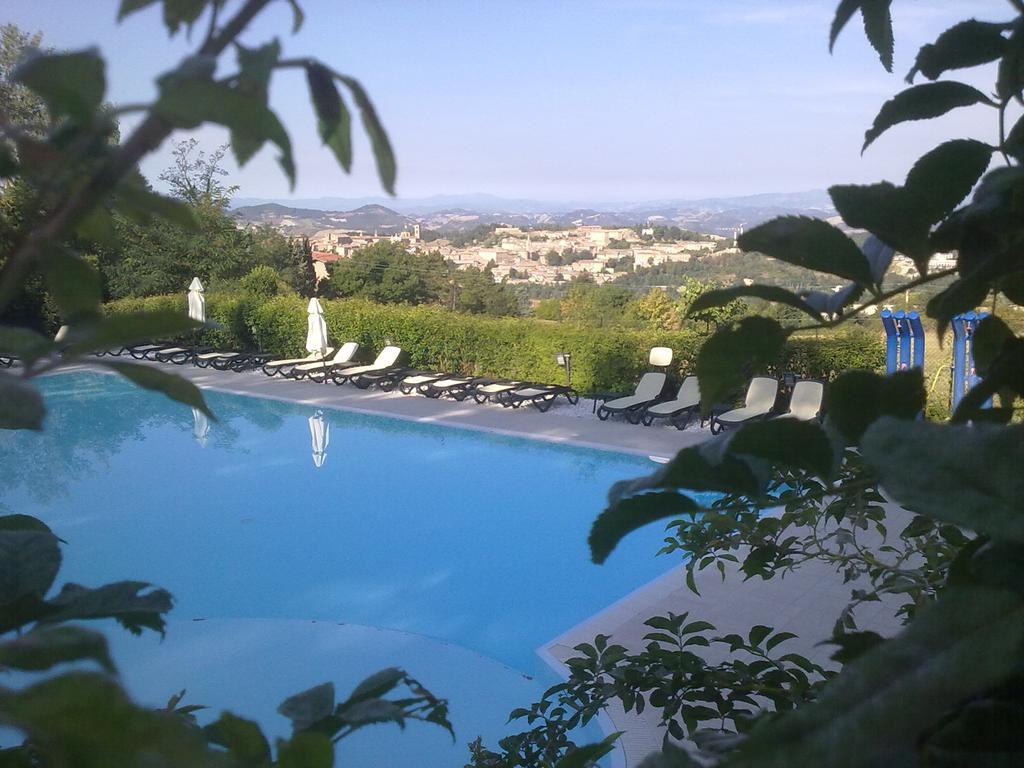 Camping Pineta Hotel Urbino Luaran gambar