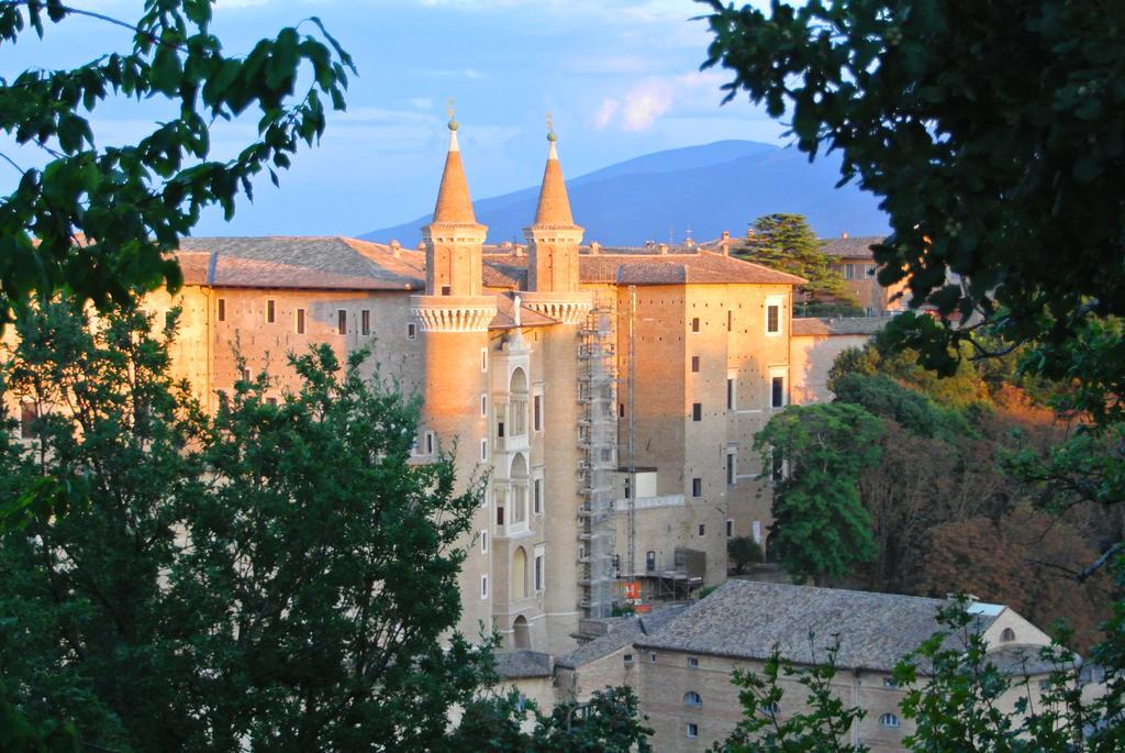Camping Pineta Hotel Urbino Luaran gambar