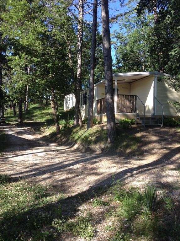 Camping Pineta Hotel Urbino Luaran gambar